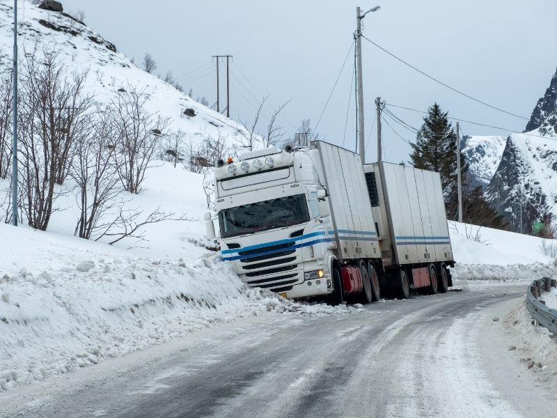 What to Do in Case of a Truck Accident? Fast Service Truck & Trailer Repair