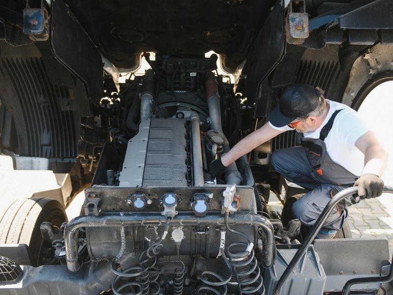 5 Benefits of Truck Service. Fast Service Truck & Trailer Repair