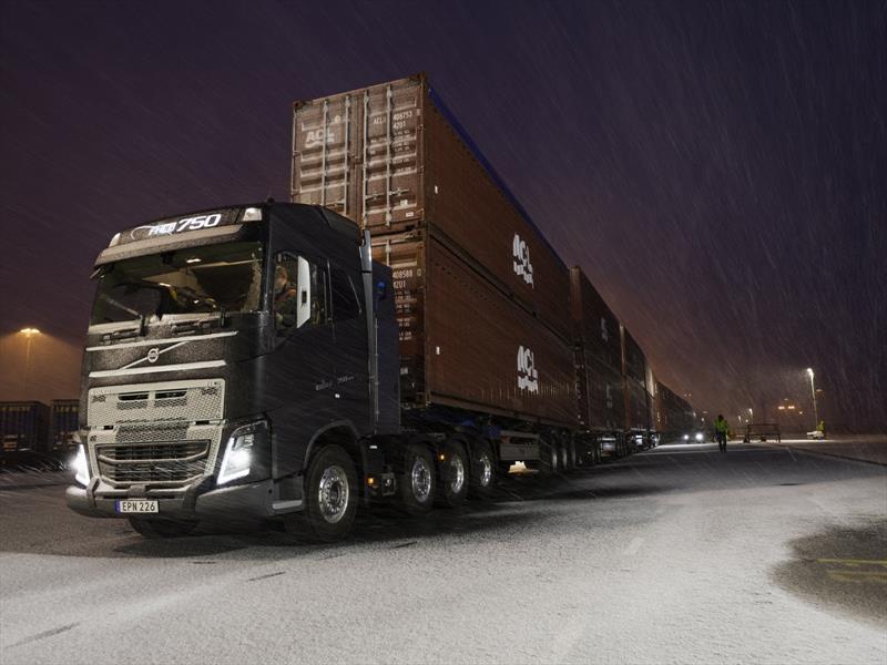 Safe Driving With Trucks at Night