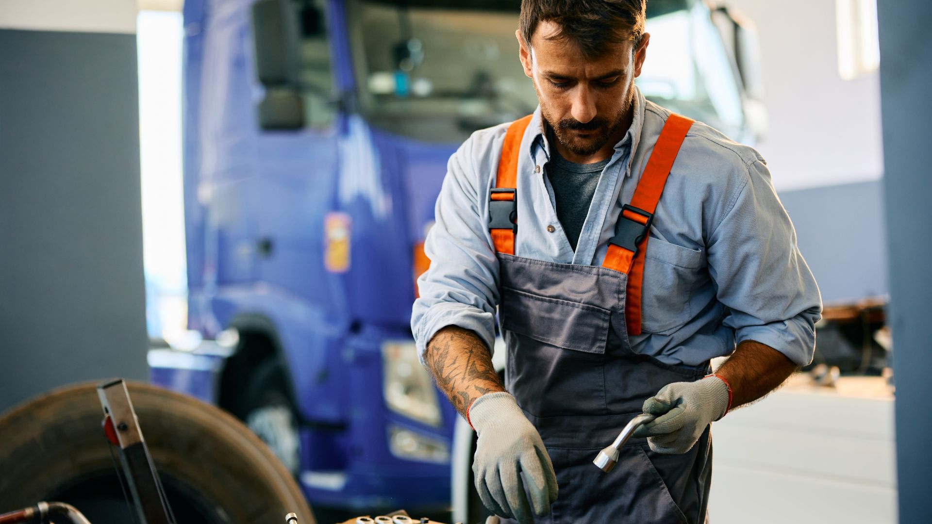 The Importance of Timely Truck and Trailer Maintenance: Avoiding Costly Breakdowns
